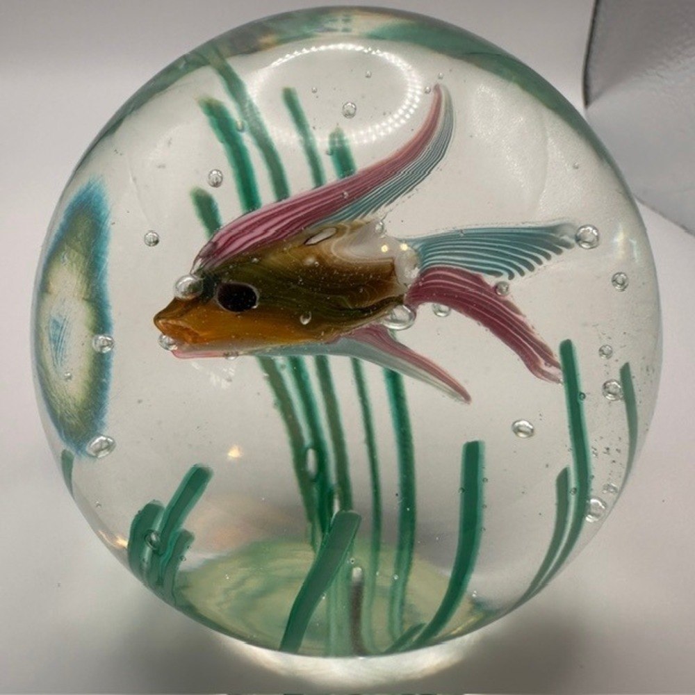 Vintage Art Glass Aquarium Paperweight Tropical Fish Seaweed Bubbles Hand Blown